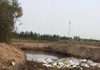 Ngang nhiên đào hố chôn chất thải cạnh nhà máy nước sạch ở Hải Dương