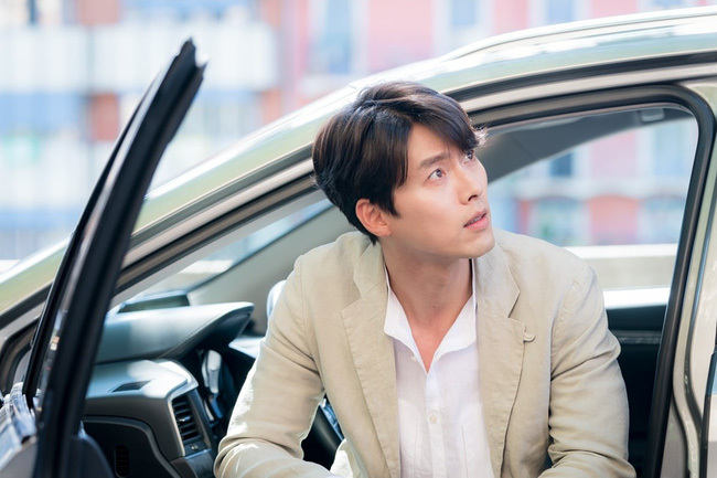 Lộ bằng chứng Hyun Bin 'quay lại' với người tình kém 8 tuổi