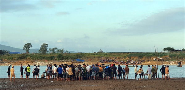 Six bodies found after boat capsizes in Quang Nam