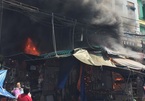Cháy lớn trong chợ thời trang sầm uất bậc nhất Sài Gòn, 6 người mắc kẹt