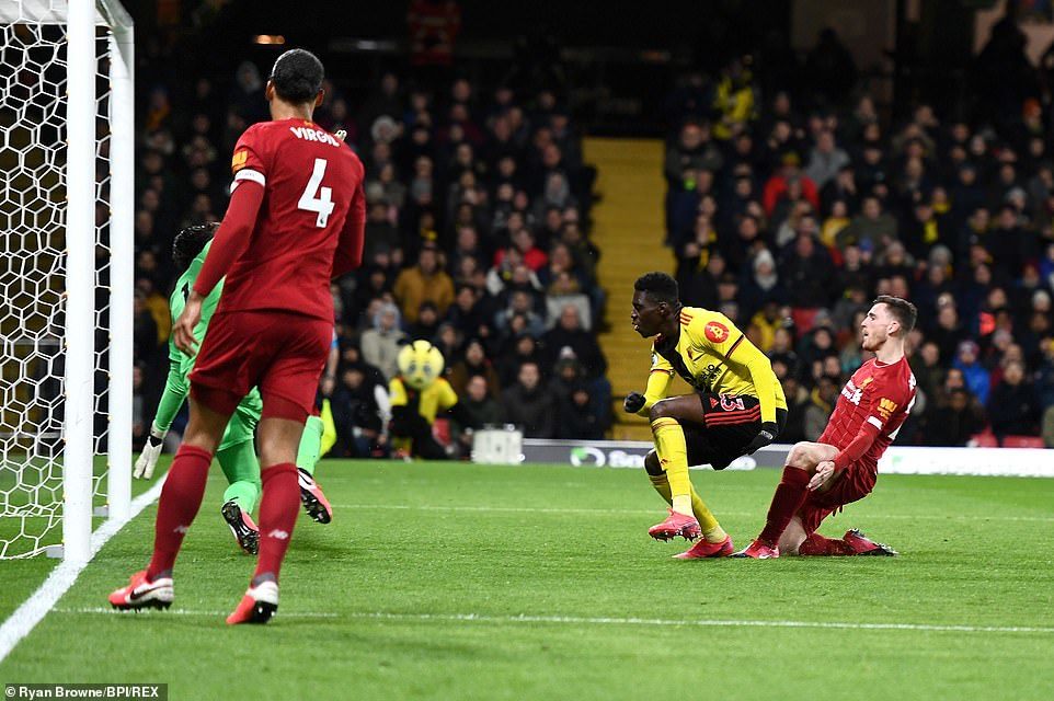 Watford tạo địa chấn, nhấn chìm Liverpool