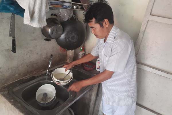 Cúp nước 6 quận ở Sài Gòn tới sáng nhưng quá trưa vẫn chưa có lại