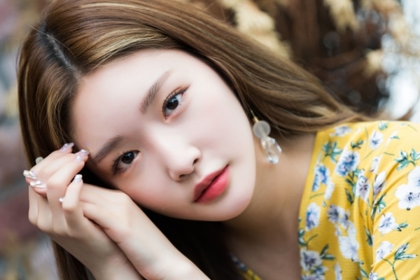 Chungha tự cách ly vì có 2 nhân viên dương tính với Covid-19