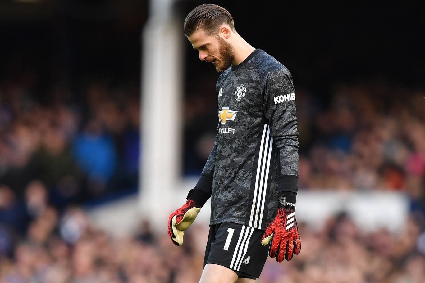 MU thủng lưới dễ, Solskjaer quá nuông chiều De Gea