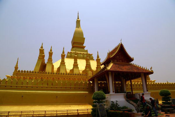 Part 1: Crossing border gate and Sabaidee Vientiane