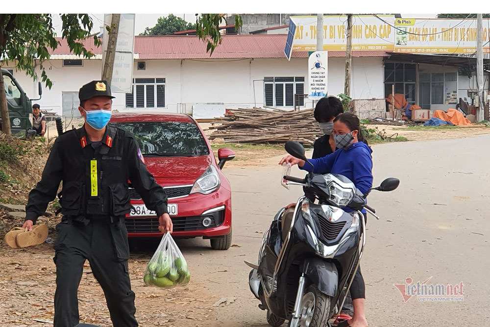 Chàng cảnh sát cơ động trực chốt Sơn Lôi cách nhà 300m 3 tuần không về