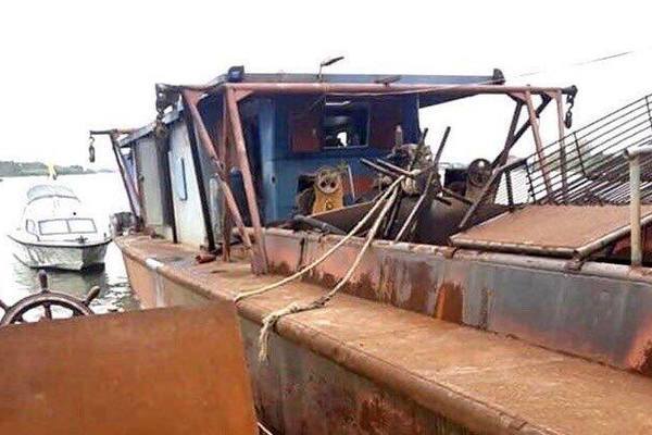 Nợ cờ bạc, thanh niên Hải Dương rủ bạn trộm tàu thủy 400 tấn