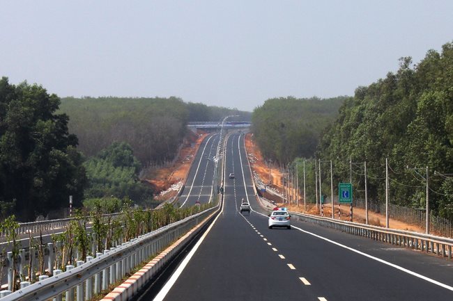 Vietnam's PM orders ministries to study US$110 billion infrastructure investment projection