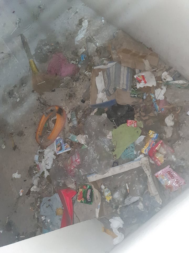 Dân chung cư than khổ vì rác thải giữa lưng chừng trời