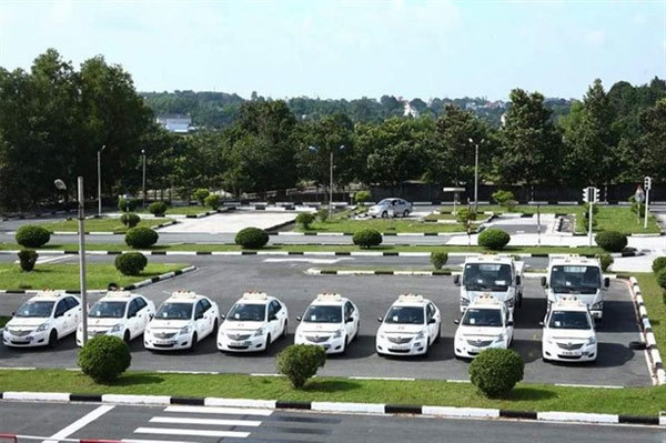 VN driving centres mobbed ahead of price hike