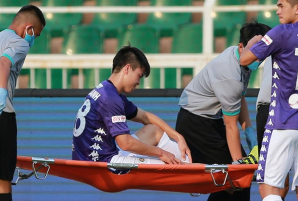 Star defender's injury a blow for club and VN football