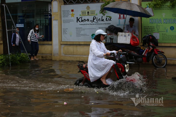 Đón gió mùa đông bắc, Hà Nội mưa to, trời chuyển rét