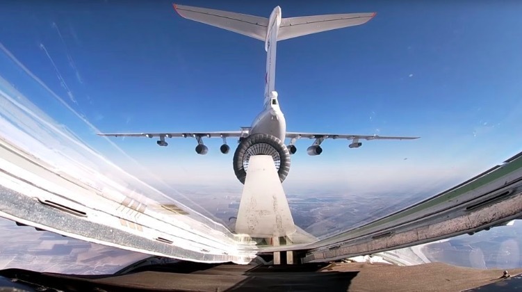 Video máy bay ném bom chiến lược Nga nạp nhiên liệu khi đang bay 600km/h