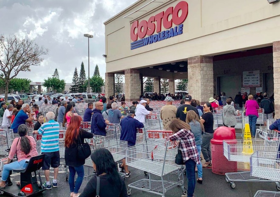 Dân các nước giàu hối hả đi 'vét' siêu thị