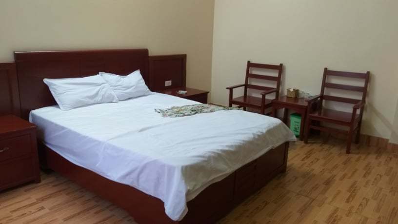 Chồng bật cười gặp vợ dẫn hàng chục người đến nhà nghỉ đánh ghen