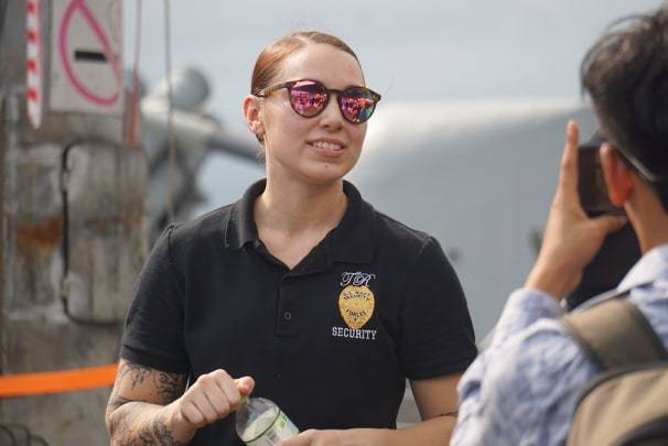Thủy thủ đoàn của tàu sân bay Mỹ lên bờ thăm Đà Nẵng