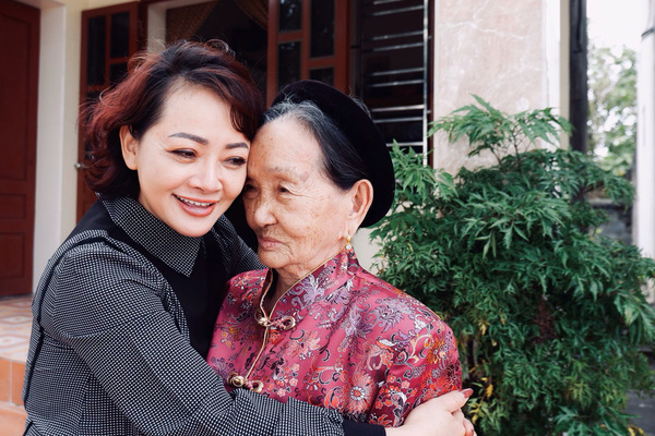 Chia sẻ xúc động nghệ sĩ Trà My về mẹ ngày 8/3