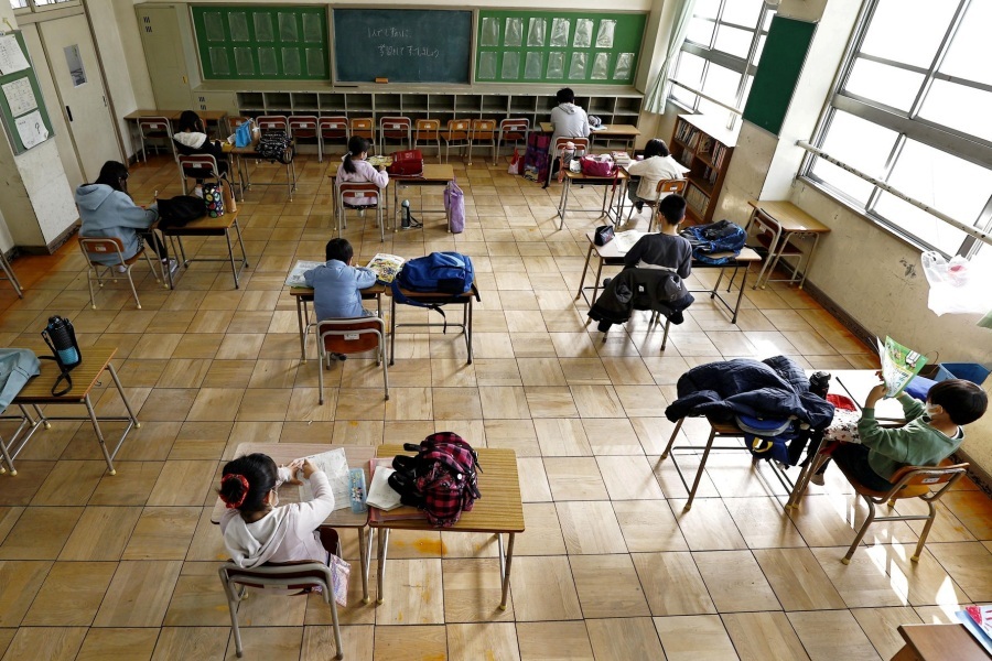 Gần 300 triệu trẻ ở 22 quốc gia hoãn đến trường vì Covid-19