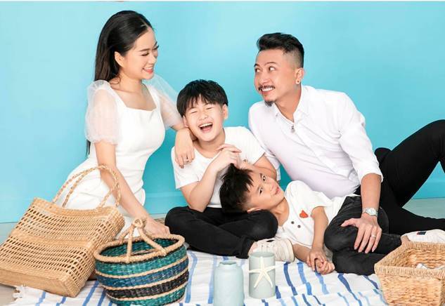 Chi Pu khoe khéo bờ vai gọn gàng quyến rũ