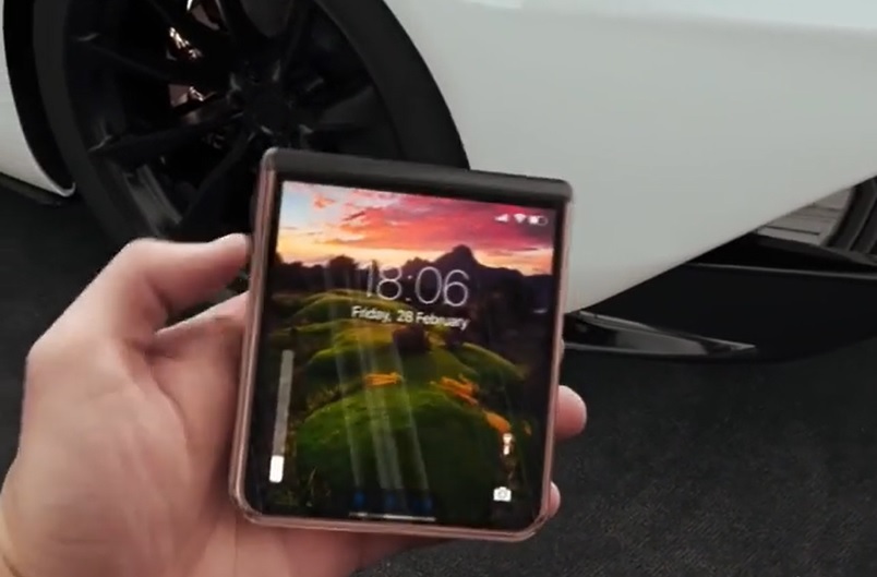 Ngắm mẫu iPhone 12 Flip màn hình gập đẹp hút hồn