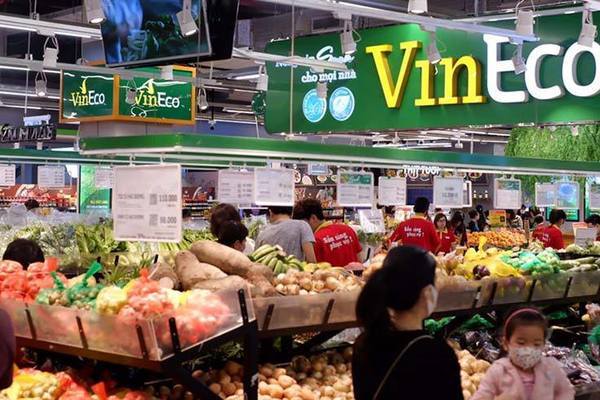 Hàng ùn ùn về kho, thực phẩm siêu thị không tăng giá