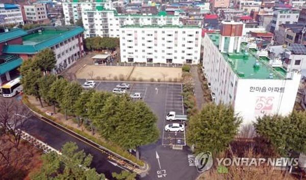 Số ca nhiễm Covid-19 tăng vọt, Hàn Quốc phát hiện 'ổ dịch' mới ở một chung cư