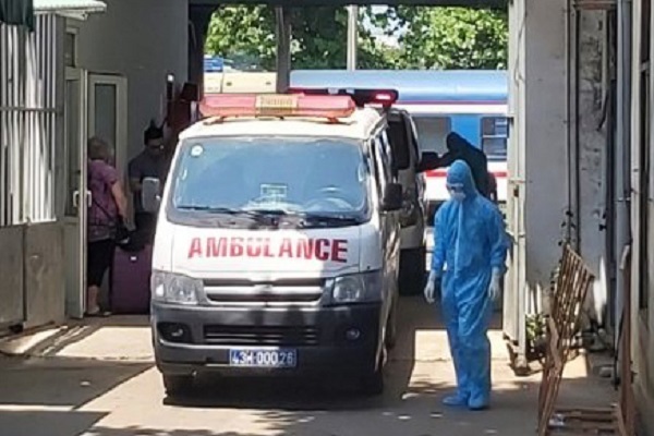 Đà Nẵng, Quảng Ninh, Quảng Nam cách ly khách cùng chuyến bay với cô gái mắc corona