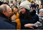 Cô gái Nga cầu hôn Tổng thống Putin