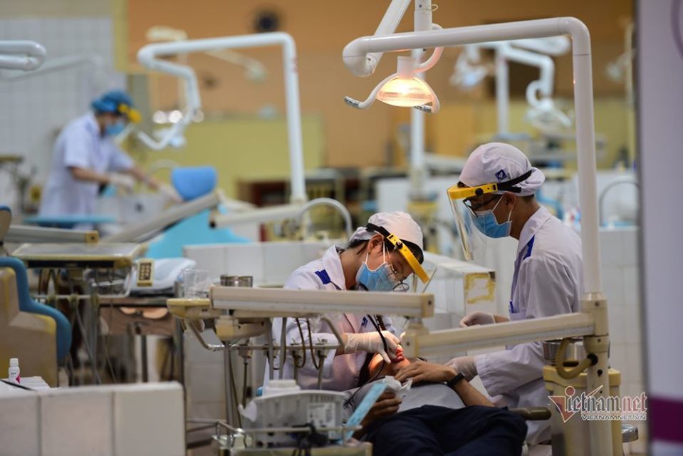 14.000 sinh viên y khoa trở lại trường giữa mùa dịch