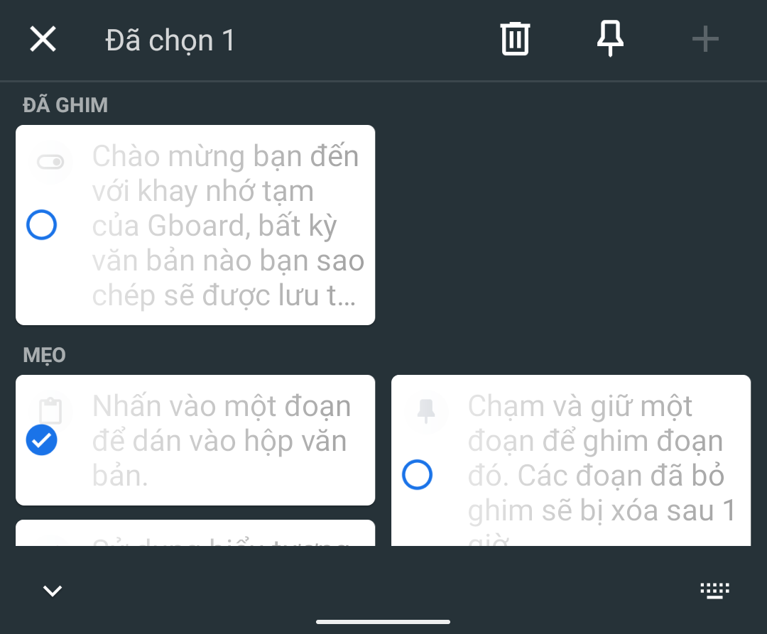 Nước suối bỗng nhuộm màu đen kịt, người dân bức xúc ngược dòng tìm manh mối