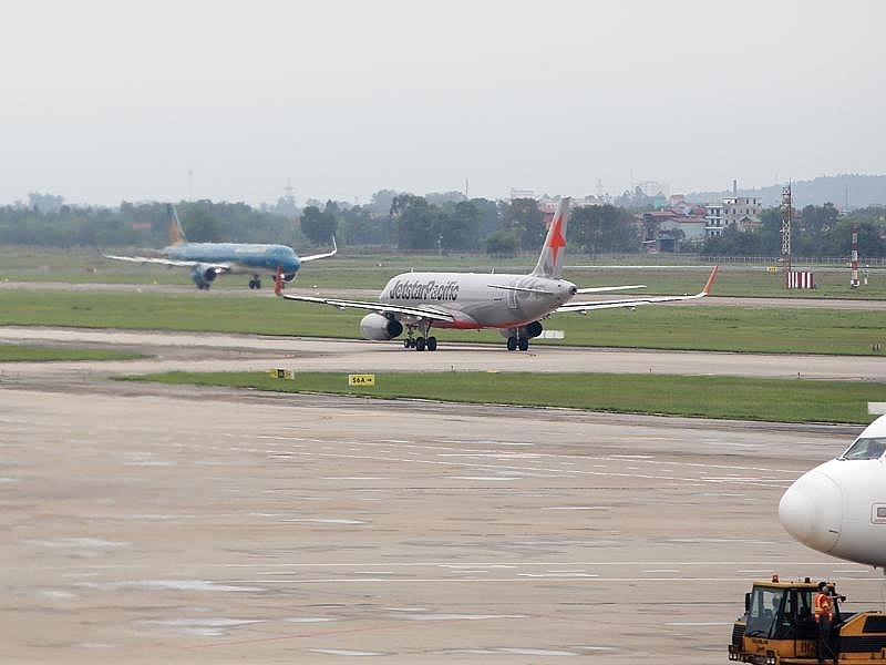 Financial dilemma over air strips of Noi Bai and Tan Son Nhat airports