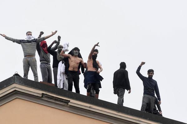 Bạo loạn tại nhiều nhà tù Italia do lệnh liên quan Covid-19