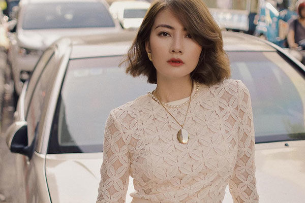 Ngọc Lan phải ngồi lại phim trường, lo đến phát khóc lúc nửa đêm vì xế hộp bạc tỷ gặp sự cố