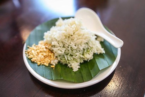 Vietnamese food: Cudweed cake/Bánh khúc