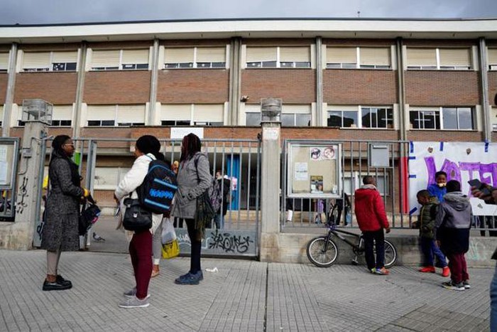 Tây Ban Nha đóng cửa các trường học ở thủ đô và nhiều khu vực khác