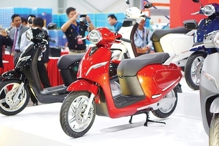 Domestic two-wheeler makers taking on industry behemoths