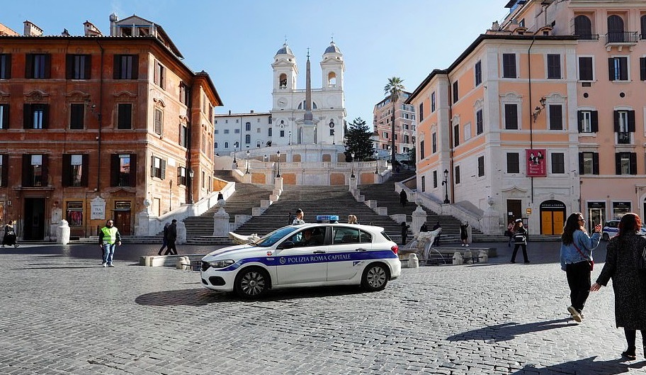 Hơn 460 người chết, đường phố Italia hoang vắng do lệnh phong toả chưa từng có