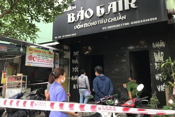 Cháy nhà 4 tầng ở Đà Nẵng, loạt xe máy cùng tiệm salon tóc thành tro