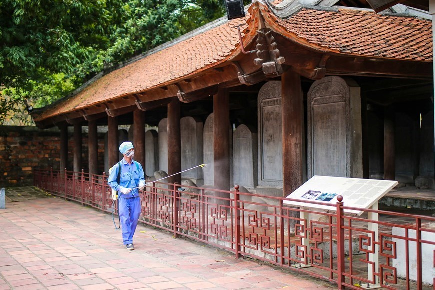 Hanoi close tourist sites for disinfection