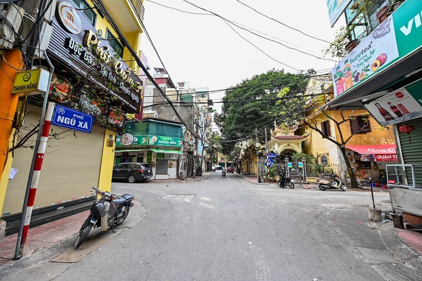 Hanoi streets deserted amid fears of COVID-19