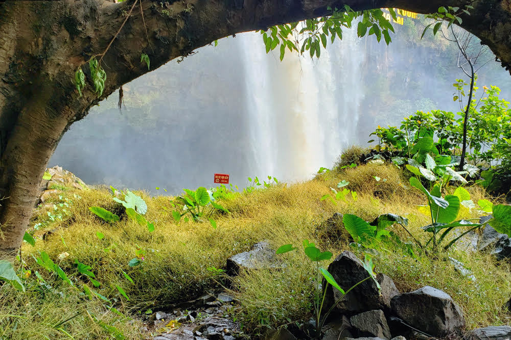 Phu Cuong Waterfall, a silk strip amidst the Gia Lai Mountains