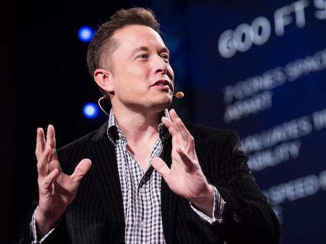 Elon Musk chê bai cơ chế cập nhật phần mềm iPhone