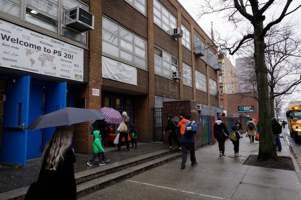 New York: Tại sao đóng cửa trường công lại là “phương án cuối cùng”?
