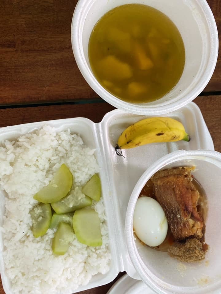 Dương Thanh Vàng xúc động tri ân nhân viên ở khu cách ly Danh hài Thanh Vàng kể chuyện xúc động 9 ngày ở khu cách ly