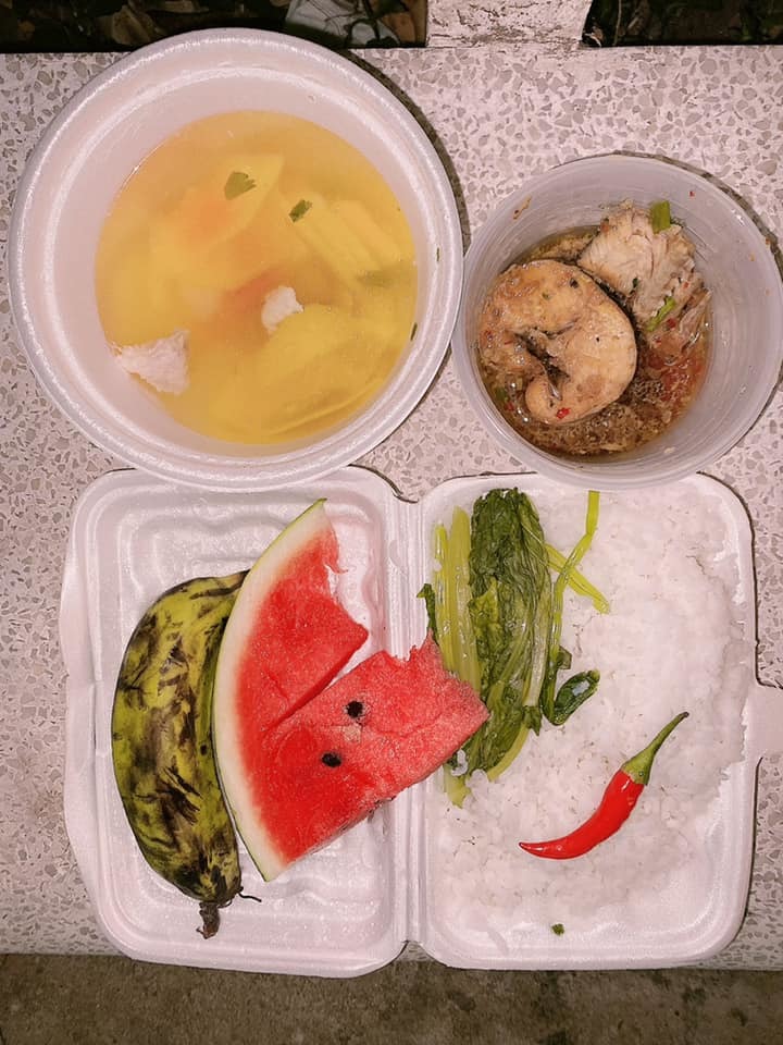 Dương Thanh Vàng xúc động tri ân nhân viên ở khu cách ly Danh hài Thanh Vàng kể chuyện xúc động 9 ngày ở khu cách ly