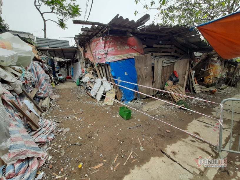 Quận Cầu Giấy dựng barie cách ly ngách nhà ca bệnh số 39