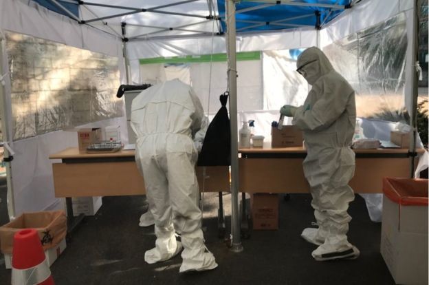 Coronavirus: South Korea's 'trace, test and treat' approach