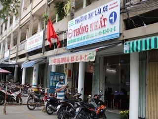 HCM City suspends five driving facilities for using fake licences