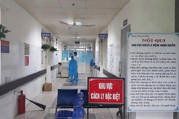 Tiếp xúc nữ nhân viên Điện máy Xanh nhiễm Covid-19, 10 y bác sĩ phải cách ly