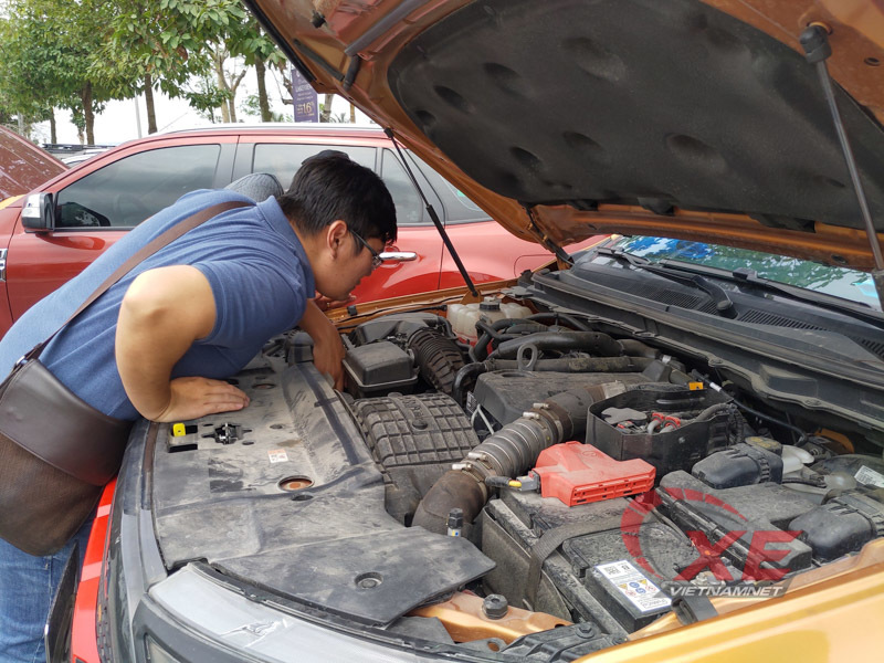 Ford Việt Nam hứa khắc phục lỗi chảy dầu, khách vẫn bất bình